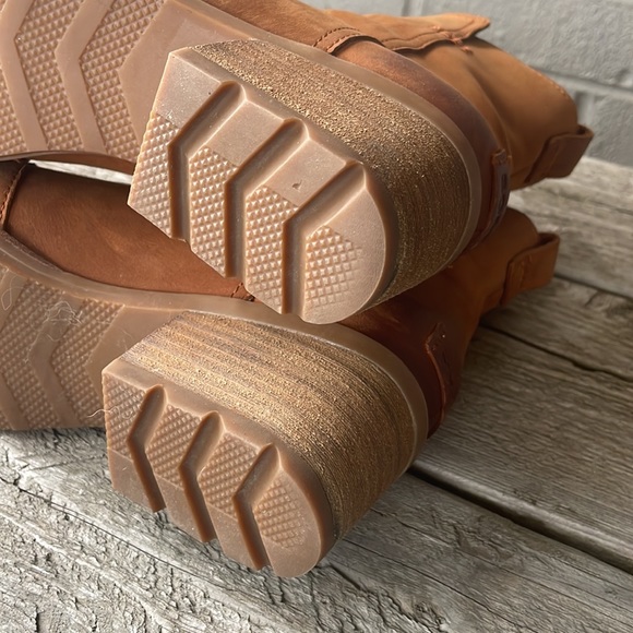 Sorel Weather Resistant Boots - Picture 8 of 8